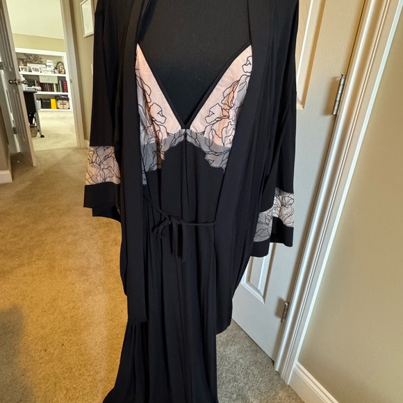Soma Embroidered Black Robe and Gown with Blush Pink Lace Accents NWT - Picture 5 of 8